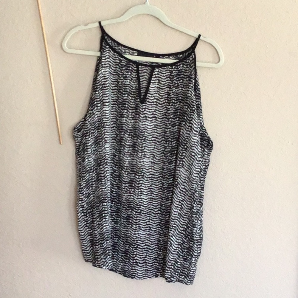 CUTE BLK/WHITE patterned non-stretch halter style layering top, Large